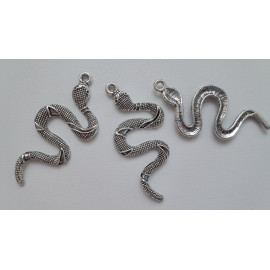Fém medál - 54x23mm - kígyó (1 db)
