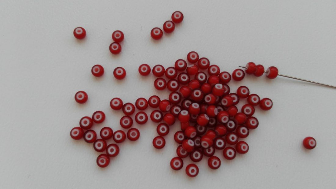 Cseh kásagyöngy - 3mm - 10 gramm / csomag - fehérközepű piros