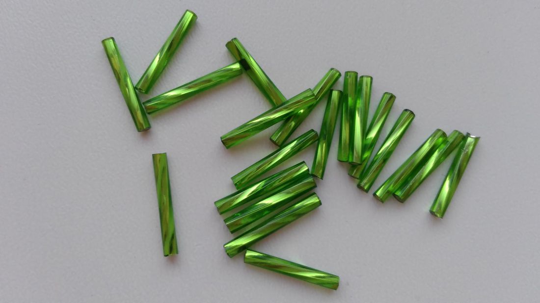 Cseh csavart szalma - 15mm hosszú - 10 gramm / csomag - zöld